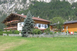 Haupthaus des Haflingerhofs beim Urlaub auf dem Bauernhof im Alpbachtal Seenland 